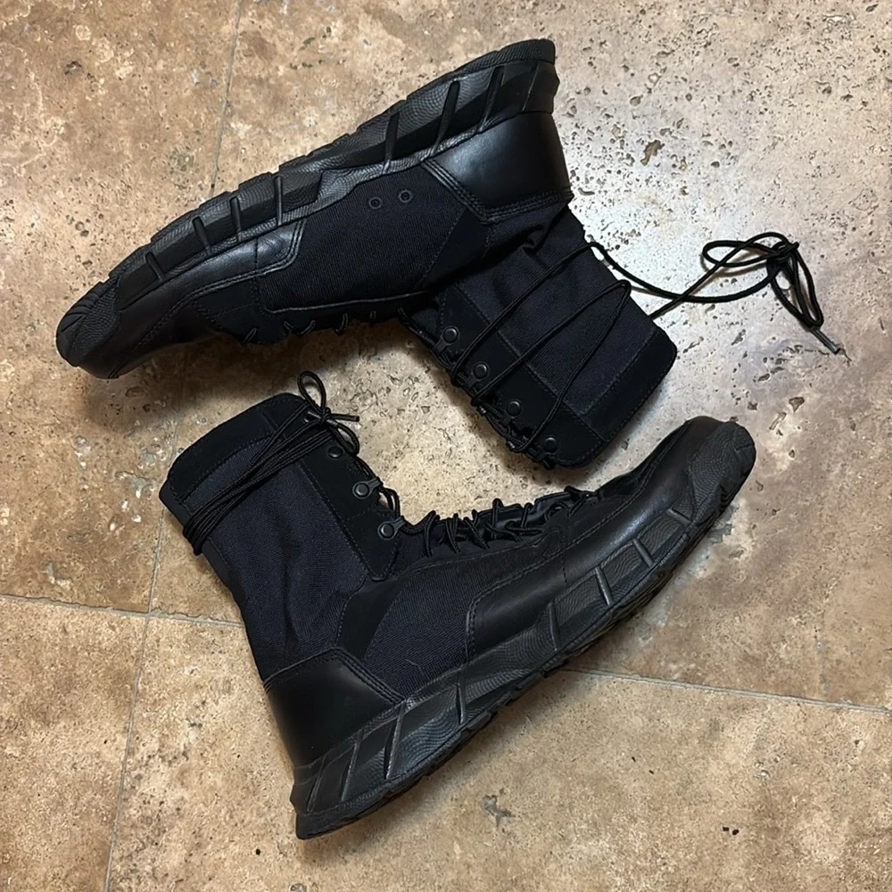 LIKE-NEW OAKLEY “SI Light Patrol Boot”